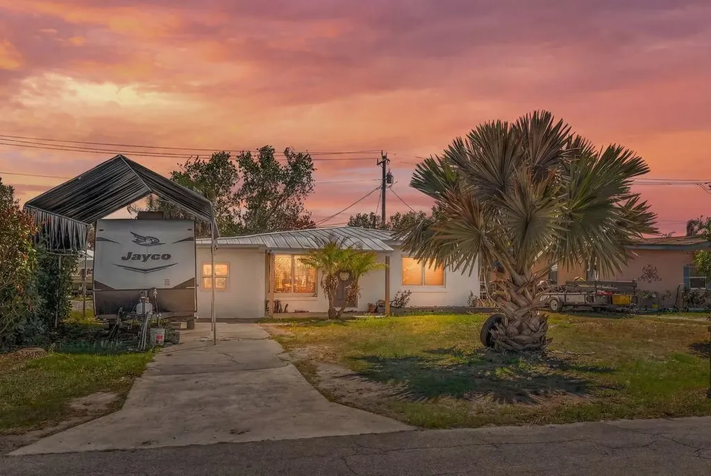 2514 SE Washington Street Stuart FL 34997