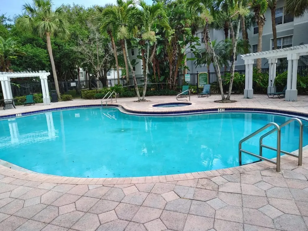 5048 Lantana Road Lake Worth FL 33463
