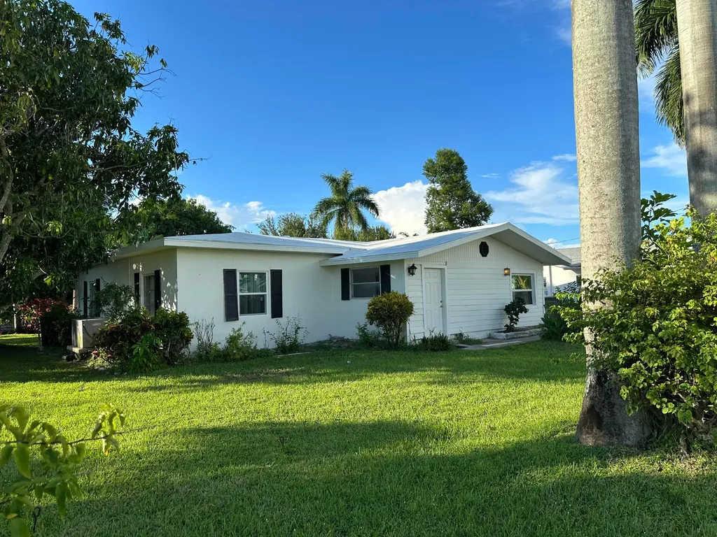 84 E North Shore Avenue North Fort Myers FL 33917