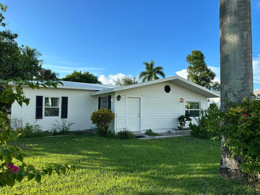 84 E North Shore Avenue North Fort Myers FL 33917
