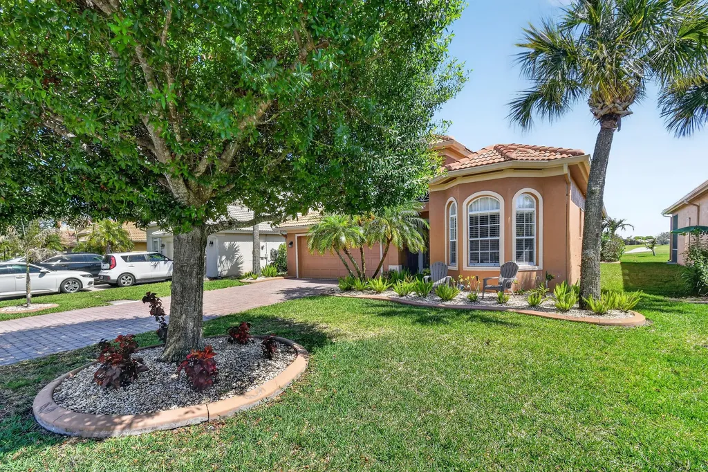 332 NW Stratford Lane Port St Lucie FL 34983