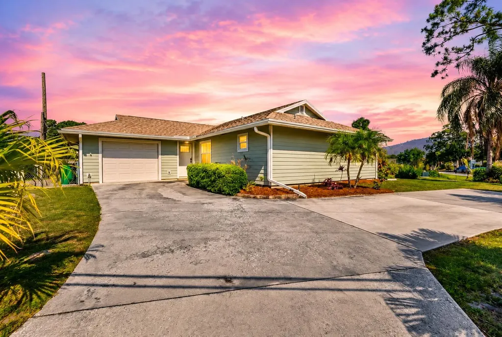 2411 SE Floresta Drive Port St Lucie FL 34984