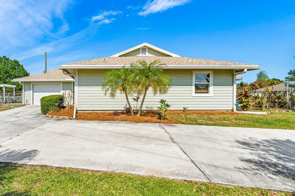 2411 SE Floresta Drive Port St Lucie FL 34984