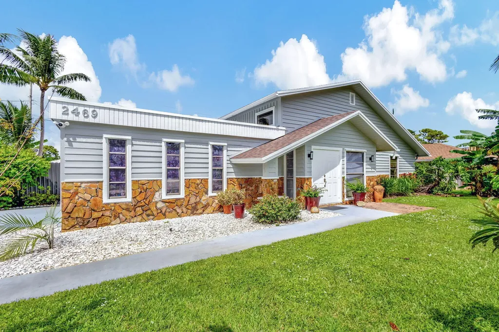 2469 Sun Up Lane Lake Worth FL 33462