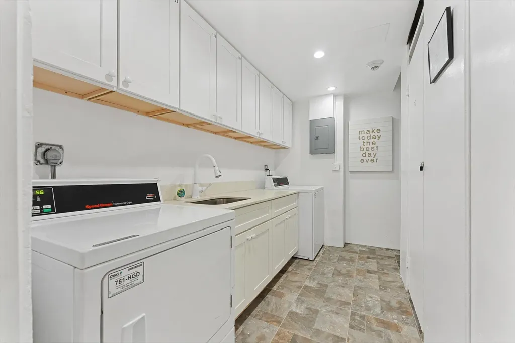 1199 Hillsboro Mile Pompano Beach FL 33062