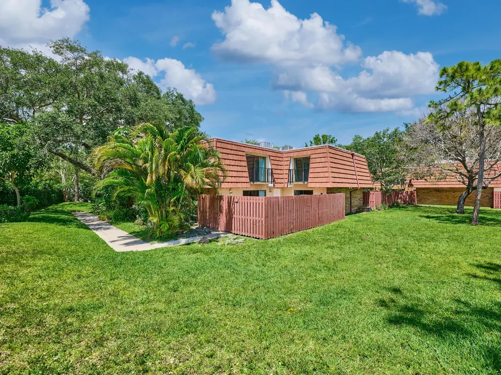 1540 Masters Circle Delray Beach FL 33445