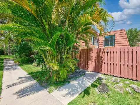 1540 Masters Circle Delray Beach FL 33445