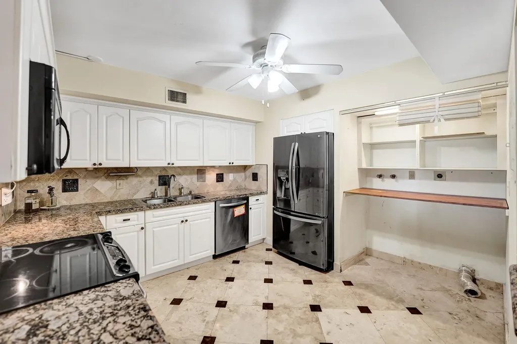 2802 N 46th Avenue Hollywood FL 33021
