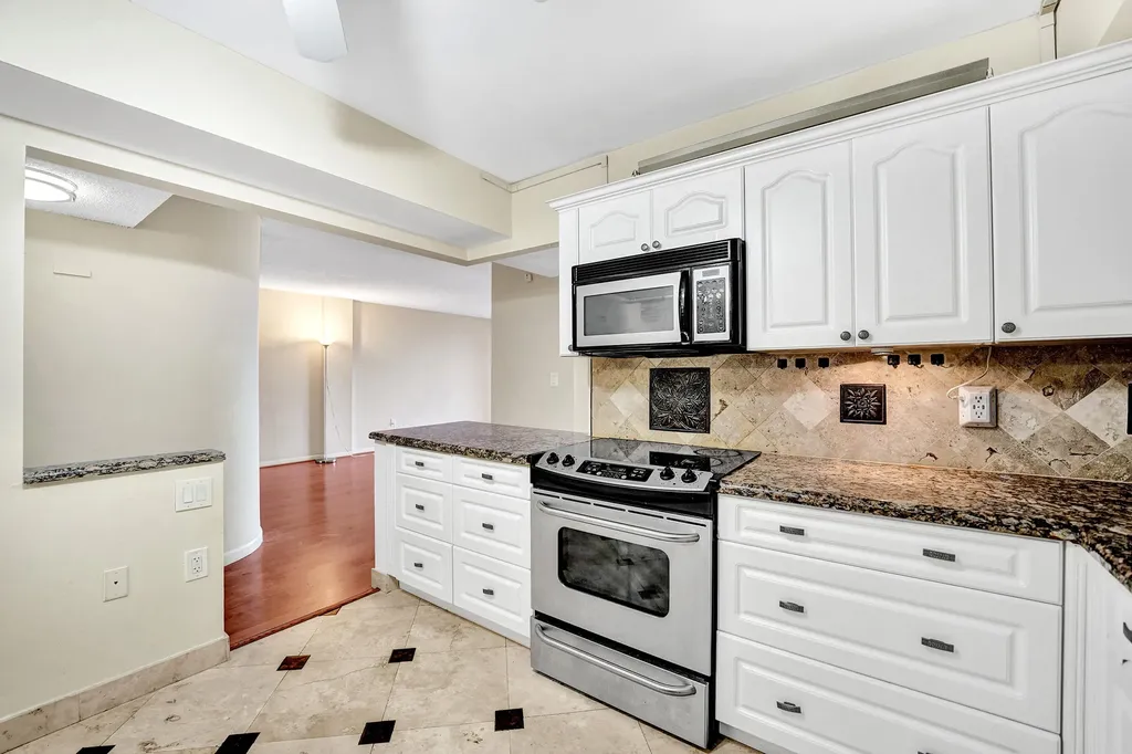 2802 N 46th Avenue Hollywood FL 33021