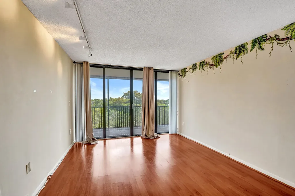 2802 N 46th Avenue Hollywood FL 33021