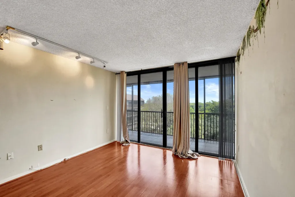 2802 N 46th Avenue Hollywood FL 33021