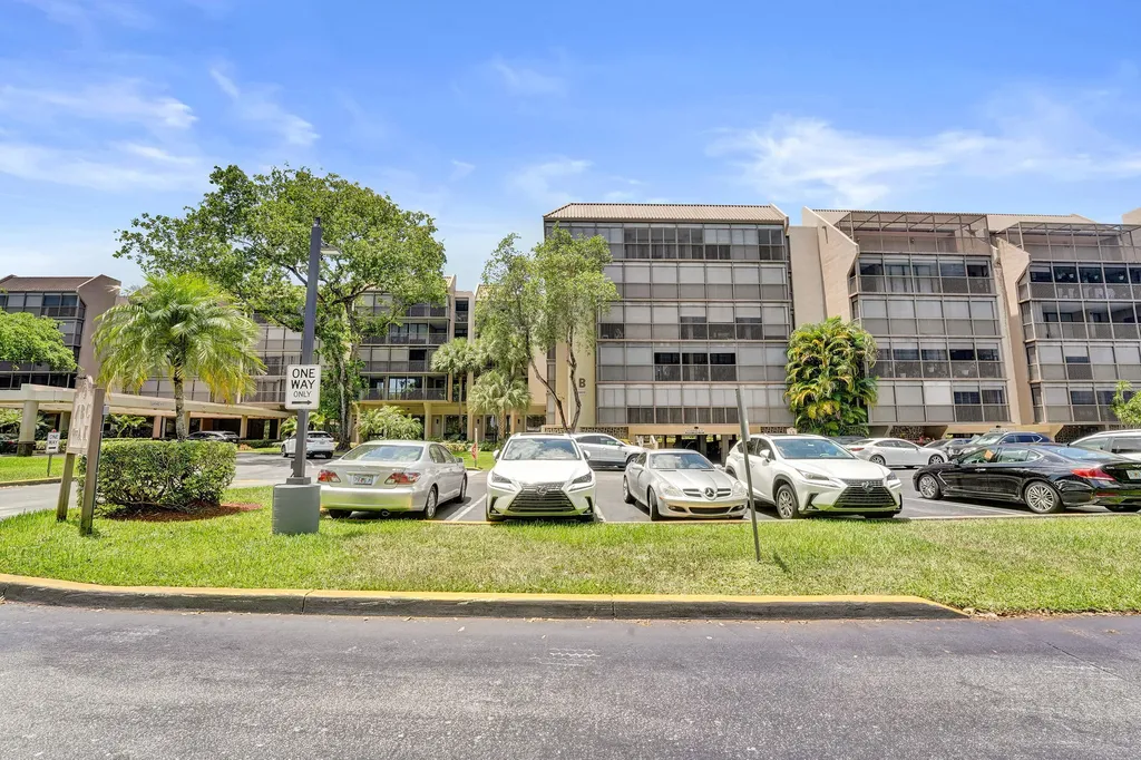 2802 N 46th Avenue Hollywood FL 33021