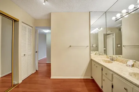 2802 N 46th Avenue Hollywood FL 33021