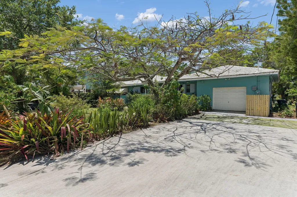 502 S Palmway Lake Worth Beach FL 33460