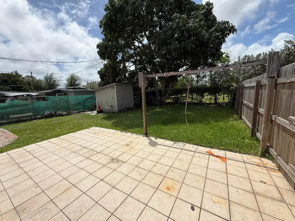 2519 Griffin Square West Palm Beach FL 33406