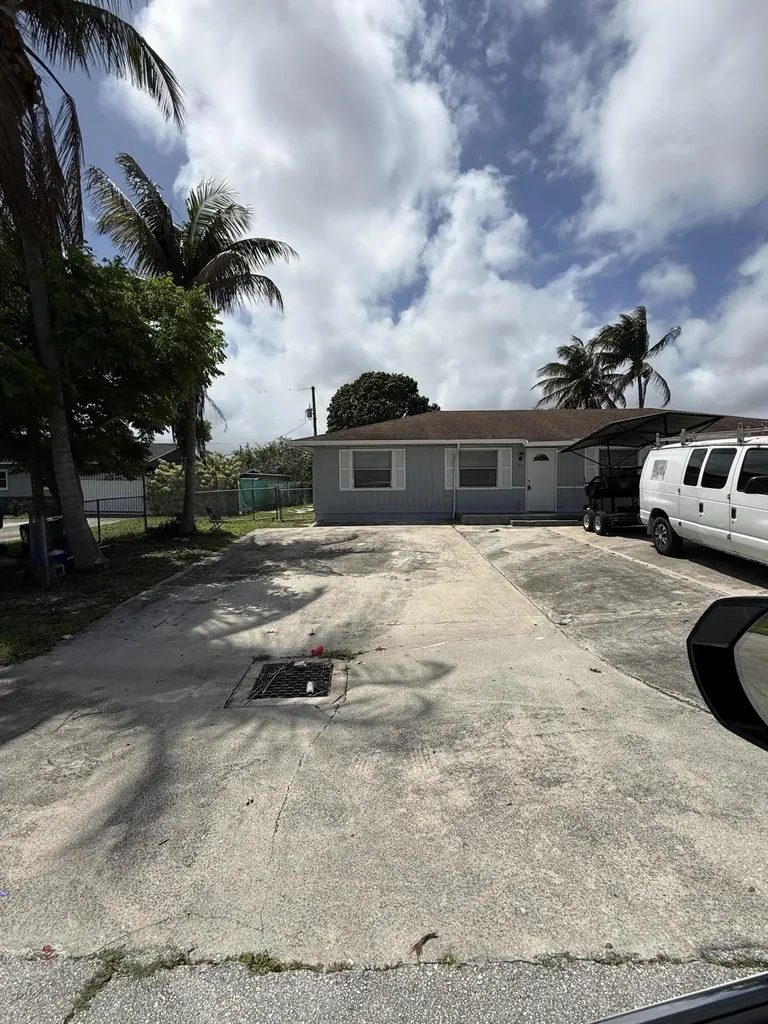 2519 Griffin Square West Palm Beach FL 33406