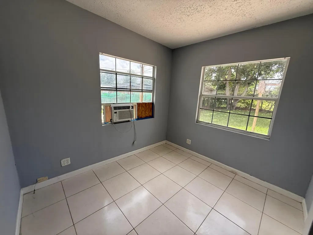 2519 Griffin Square West Palm Beach FL 33406