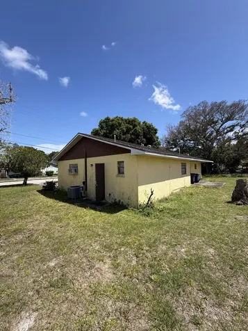 1709 N 22nd Street Fort Pierce FL 34950