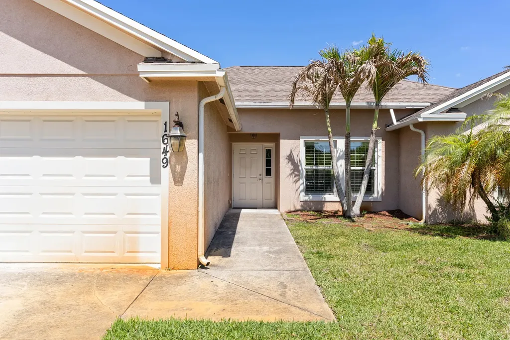 1649 SW Hampshire Lane Port St Lucie FL 34953