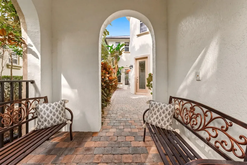 834 Madison Court Palm Beach Gardens FL 33410