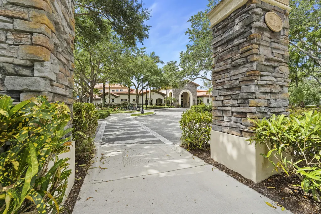 834 Madison Court Palm Beach Gardens FL 33410