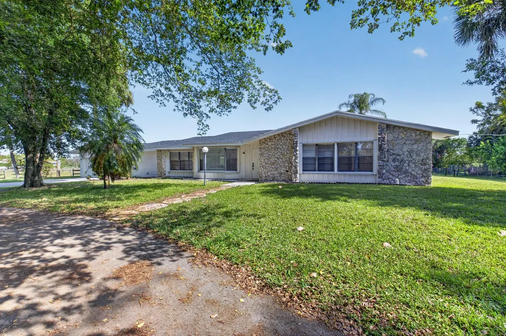 10157 La Reina Road Delray Beach FL 33446