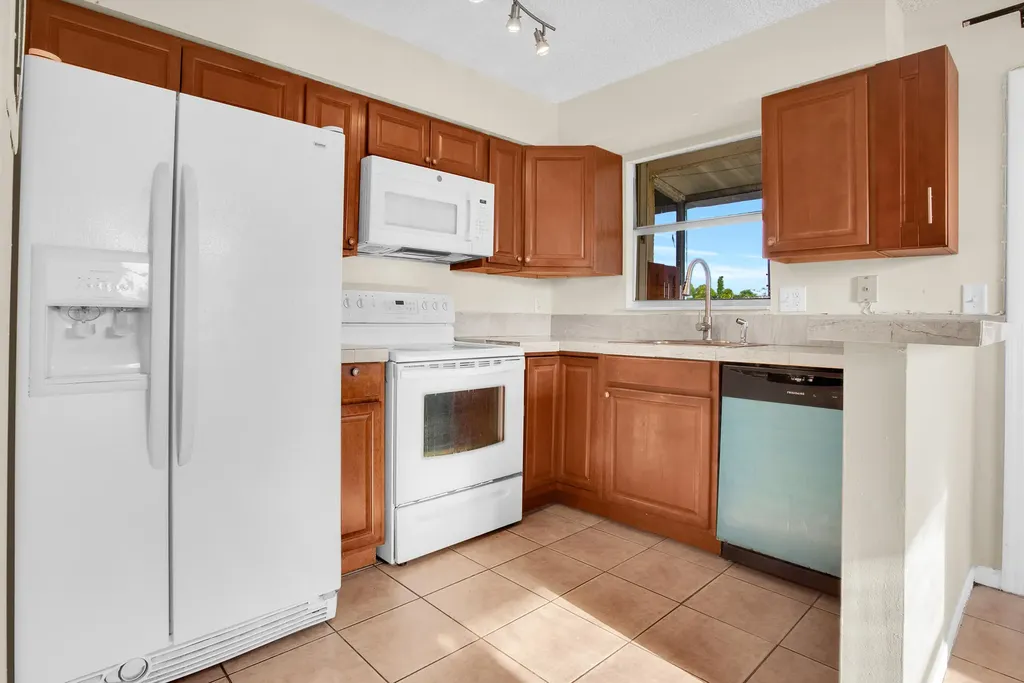1100 SE 4th Avenue Deerfield Beach FL 33441