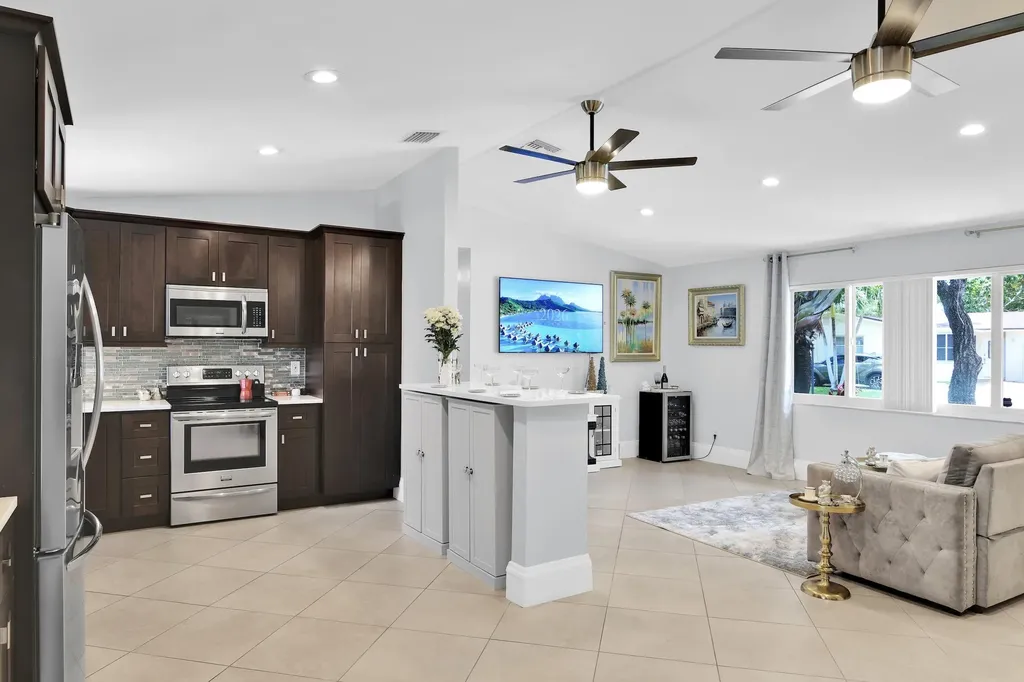 432 SW Natura Avenue Deerfield Beach FL 33441