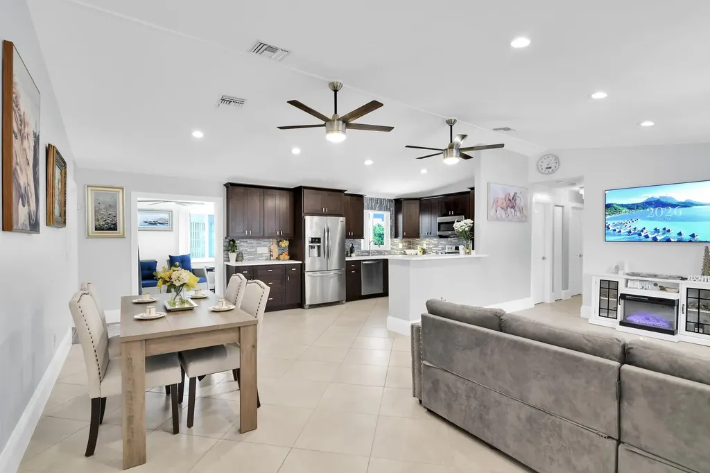 432 SW Natura Avenue Deerfield Beach FL 33441