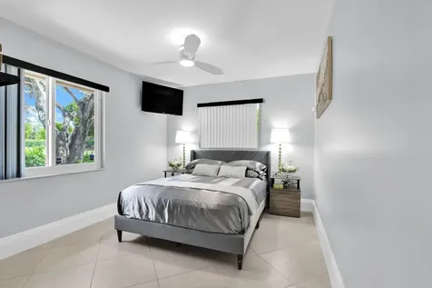 432 SW Natura Avenue Deerfield Beach FL 33441