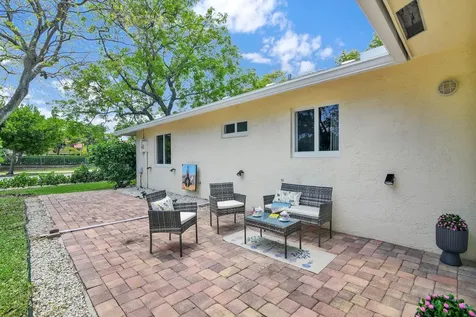 432 SW Natura Avenue Deerfield Beach FL 33441