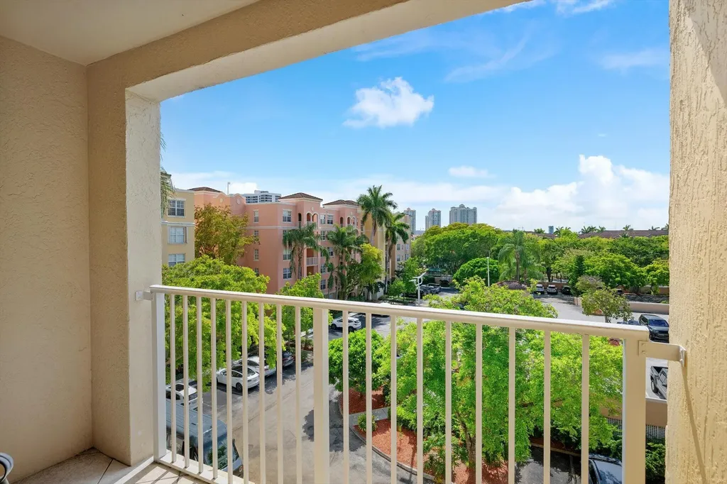 19601 E Country Club Drive Aventura FL 33180