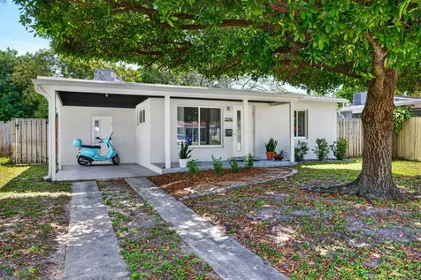 5216 NE 2nd Terrace Oakland Park FL 33334