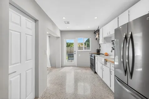 5216 NE 2nd Terrace Oakland Park FL 33334