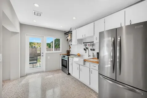 5216 NE 2nd Terrace Oakland Park FL 33334