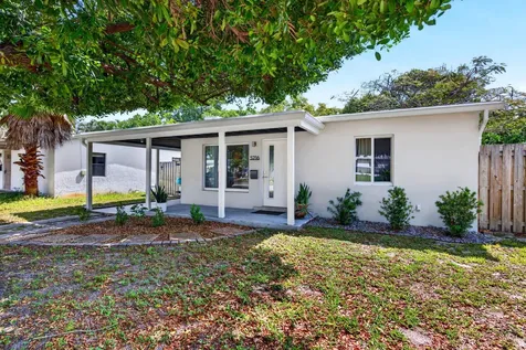 5216 NE 2nd Terrace Oakland Park FL 33334