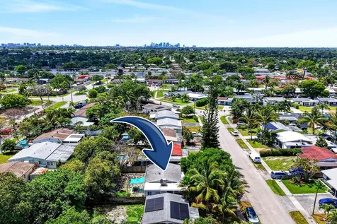 5216 NE 2nd Terrace Oakland Park FL 33334