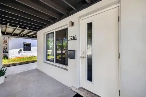5216 NE 2nd Terrace Oakland Park FL 33334