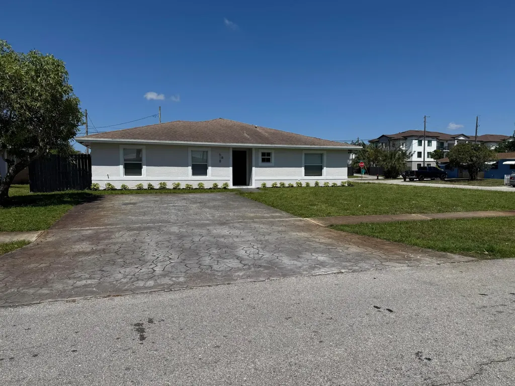 618 NE 1st Street Boynton Beach FL 33435