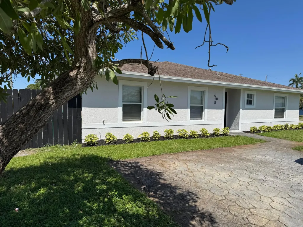 618 NE 1st Street Boynton Beach FL 33435