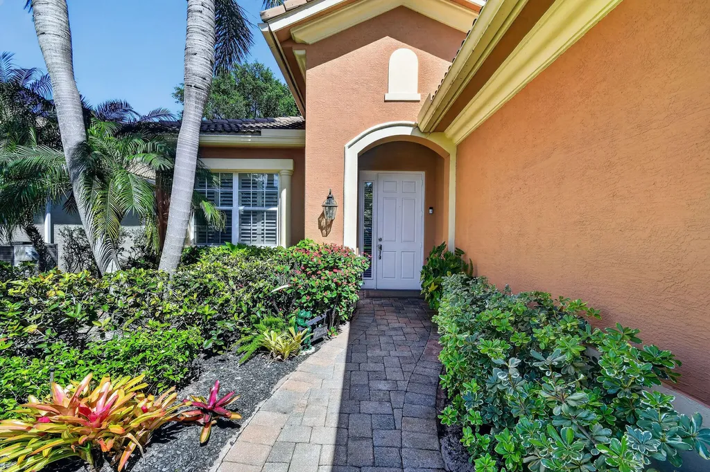 12077 Aviles Circle Palm Beach Gardens FL 33418