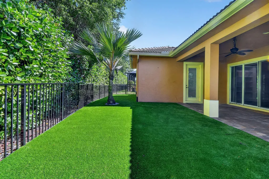 12077 Aviles Circle Palm Beach Gardens FL 33418