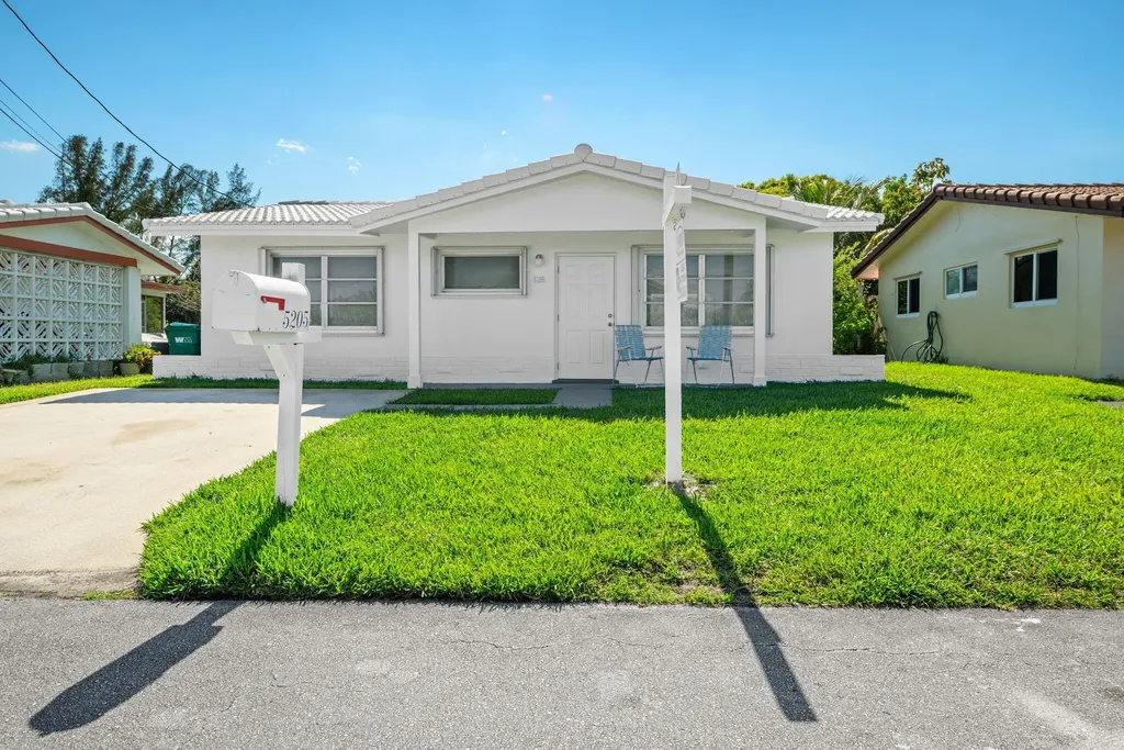 5205 NW 28th Avenue Tamarac FL 33309