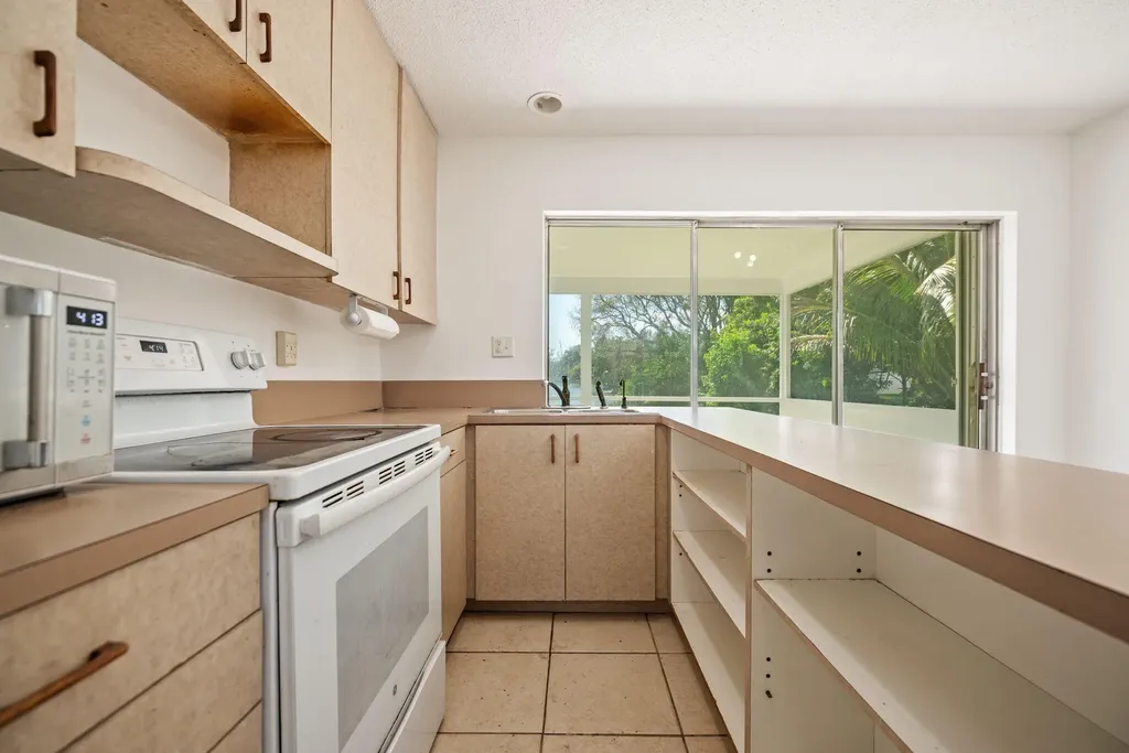 5205 NW 28th Avenue Tamarac FL 33309