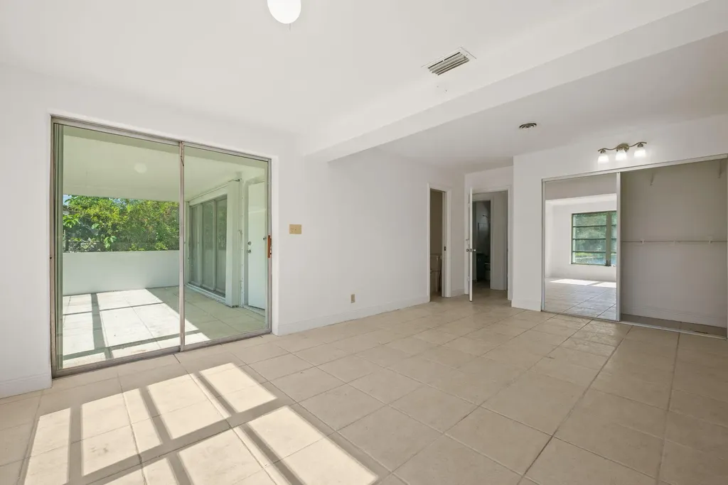 5205 NW 28th Avenue Tamarac FL 33309