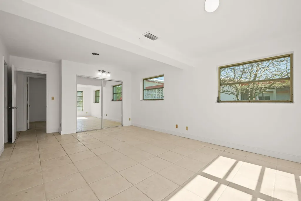 5205 NW 28th Avenue Tamarac FL 33309