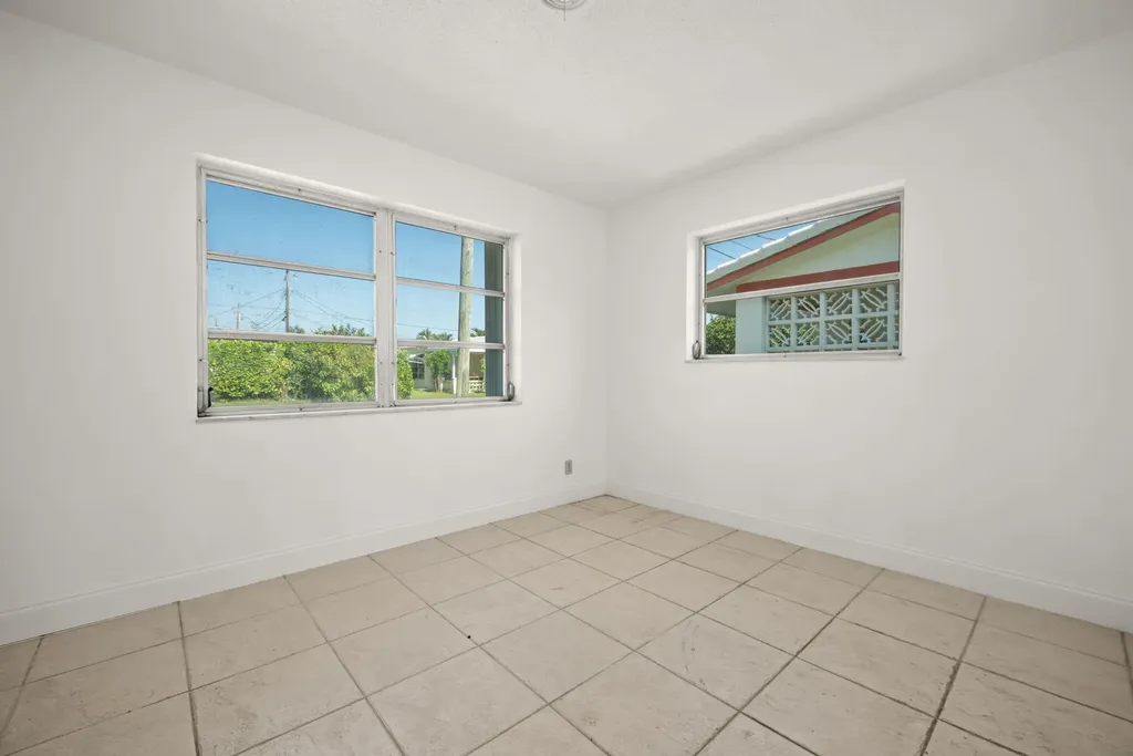 5205 NW 28th Avenue Tamarac FL 33309