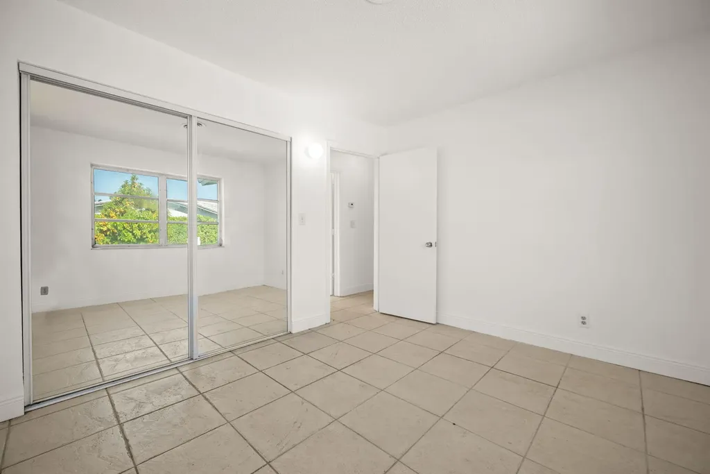 5205 NW 28th Avenue Tamarac FL 33309