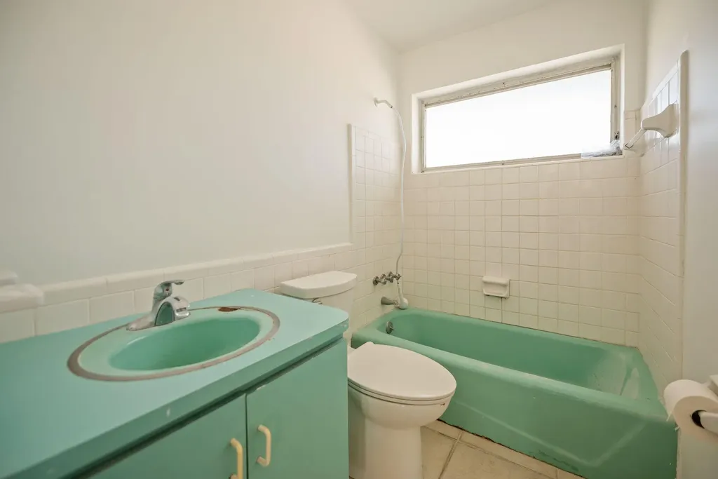 5205 NW 28th Avenue Tamarac FL 33309