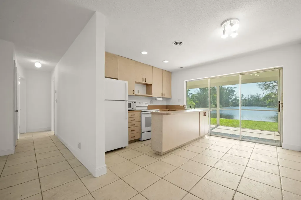 5205 NW 28th Avenue Tamarac FL 33309
